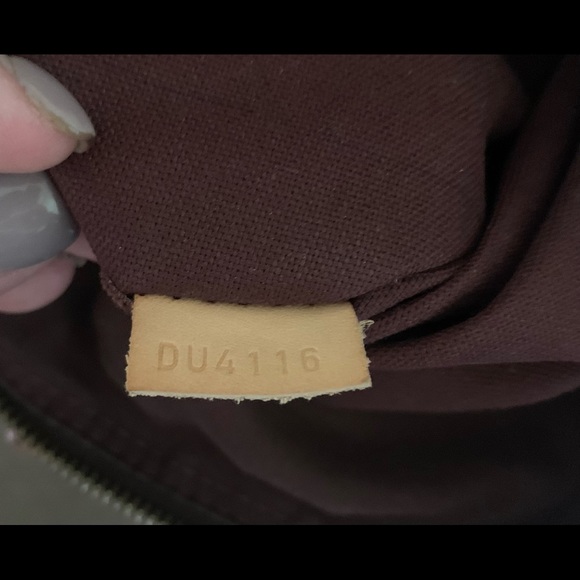 2 pieces LV Berri mm handbag & wallet… - Picture 2 of 7